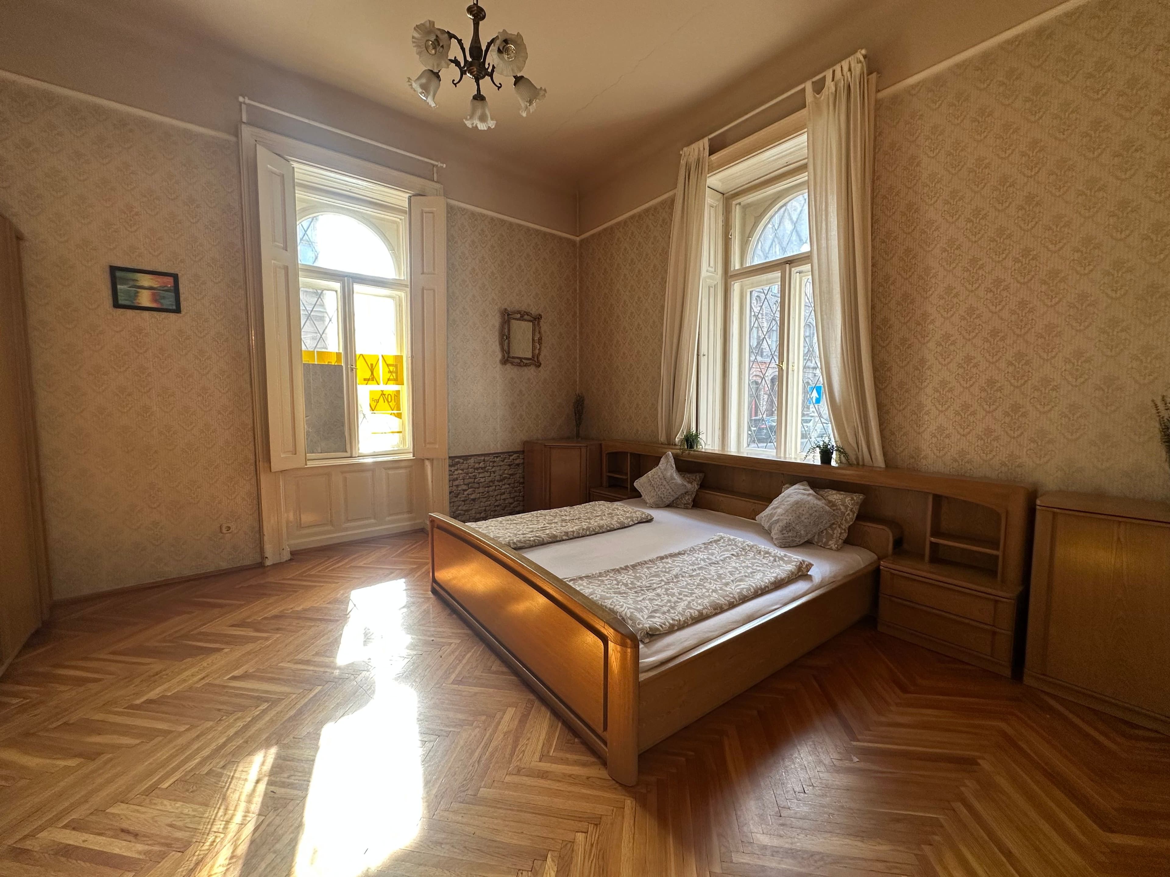 Spacious Apartment with Great Renovation Potential on Lónyai St.