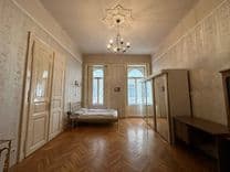 Spacious Apartment with Great Renovation Potential on Lónyai St.