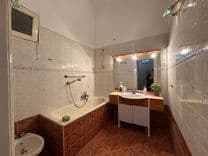 Spacious Apartment with Great Renovation Potential on Lónyai St.