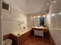 Spacious Apartment with Great Renovation Potential on Lónyai St.
